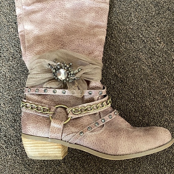 Boots - Picture 2 of 2